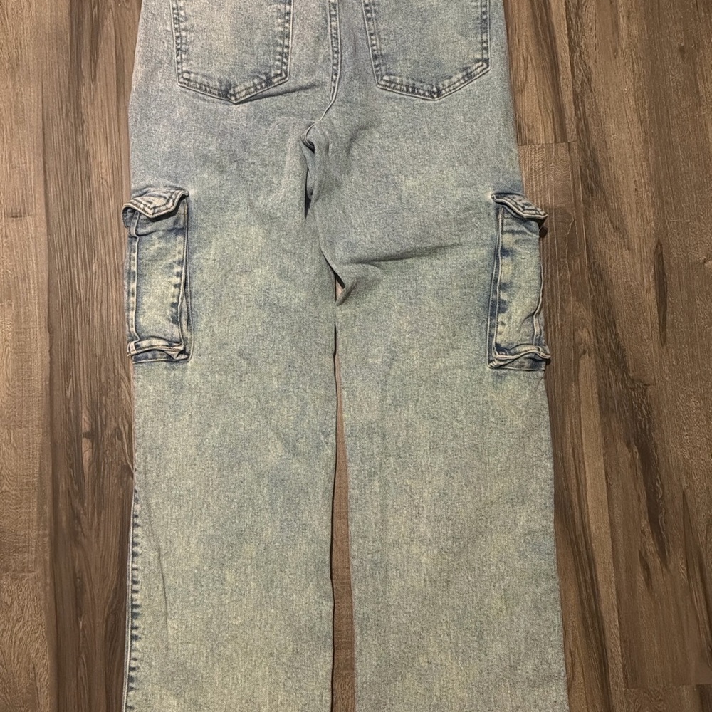 Fashion Nova Light Wash Cargo Jeans High Rise Straight Leg Size 11 - Picture 4 of 6